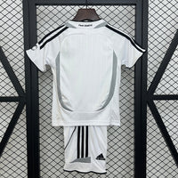 Camiseta y Pantalones Cortos Niños Real Madrid Home Retro 06/07