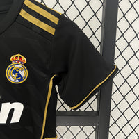 Camiseta y Pantalones Cortos Niños Real Madrid Away Retro 11/12