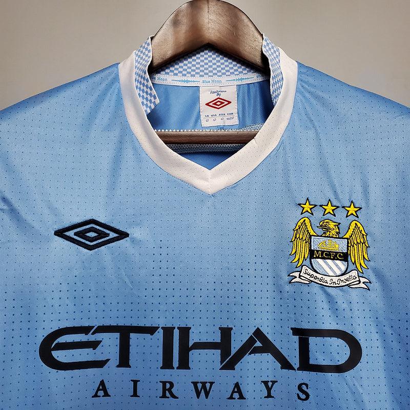 Camisa Manchester City Retrô 2011/2012 Azul - Umbro - DA Sports Oficial