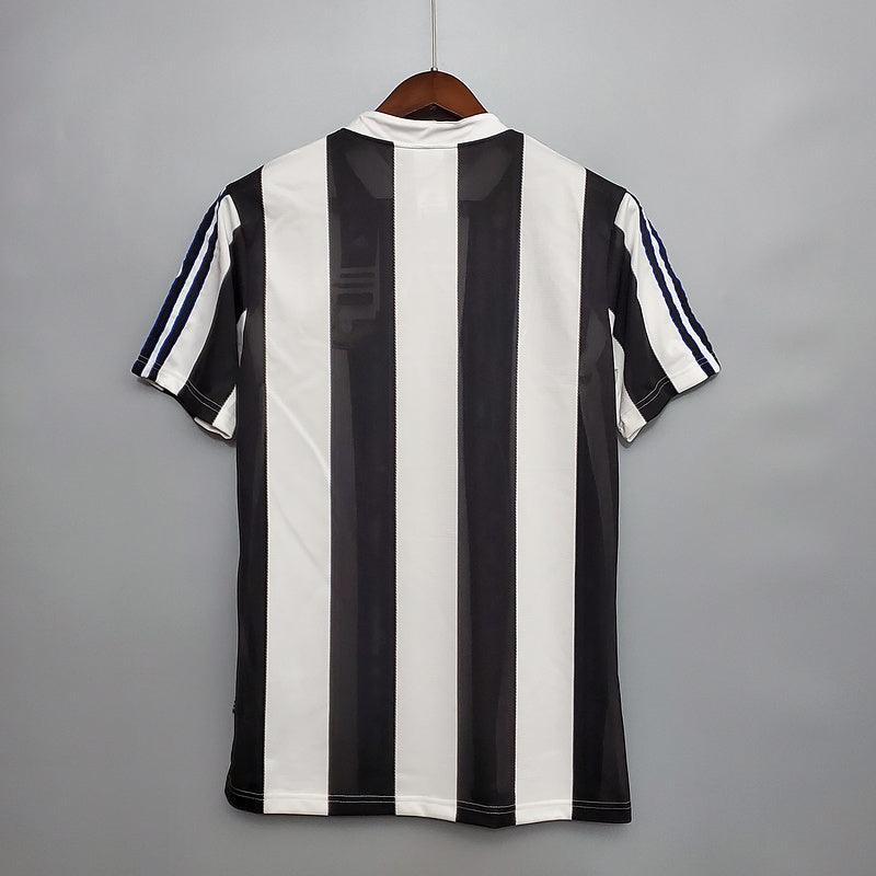 Camisa Newcastle Retrô 1995/1997 Preta e Branca - Adidas - DA Sports Oficial