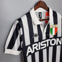 Camiseta Juventus Retro 1984/1985 - Negra e Blanca