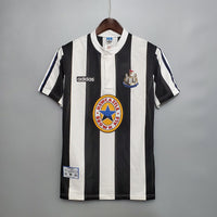 Camiseta Newcastle Retro 1995/1997 - Negra e Blanca