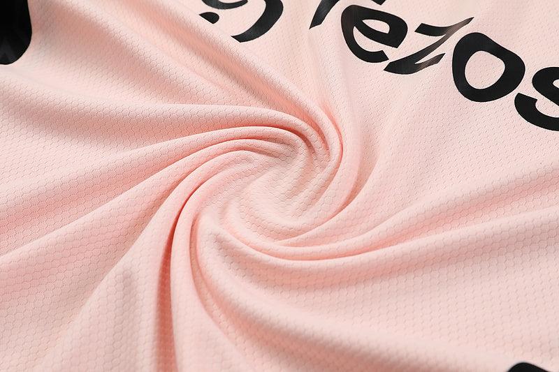 Camiseta Manchester United 23/24 - Treino - Rosa - DA Sports Oficial