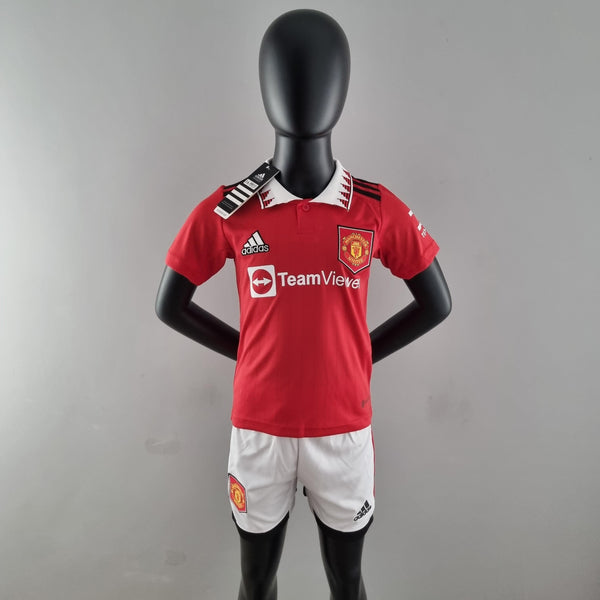 Kit Infantil Manchester United 22/23 Adidas - Vermelho - DA Sports Oficial