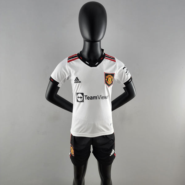 Kit Infantil Manchester United II 22/23 Adidas - Branco - DA Sports Oficial