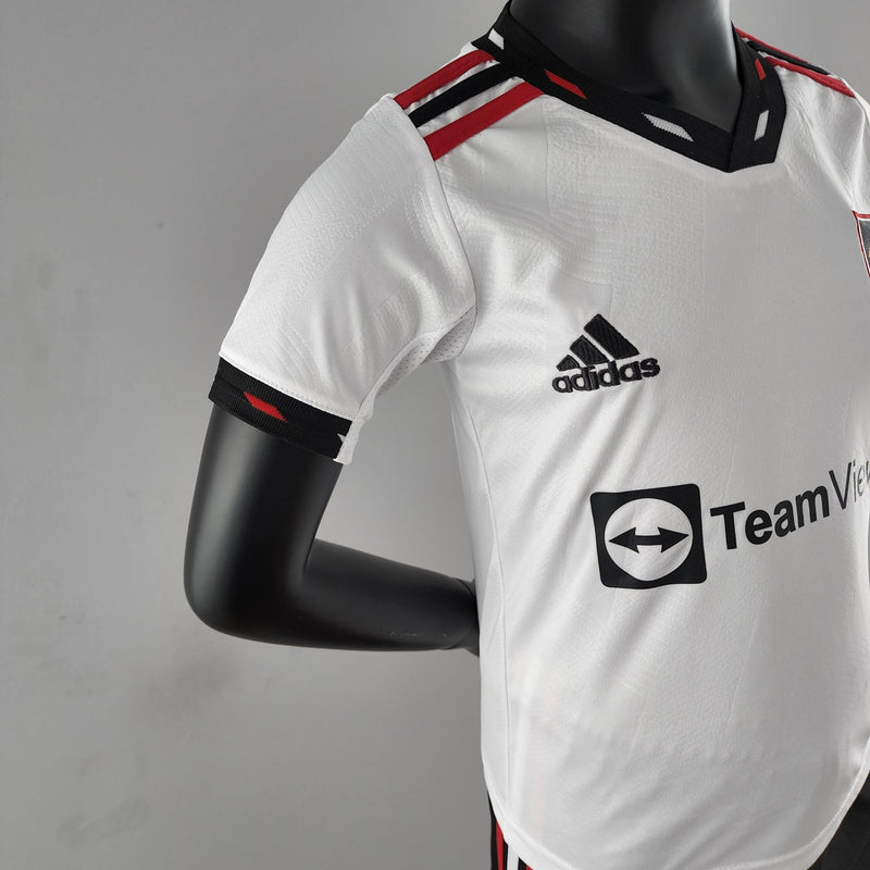 Kit Infantil Manchester United II 22/23 Adidas - Branco - DA Sports Oficial