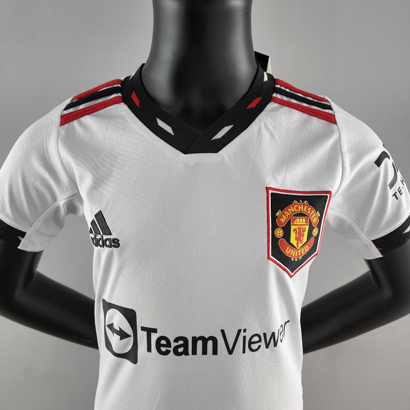 Kit Infantil Manchester United II 22/23 Adidas - Branco - DA Sports Oficial