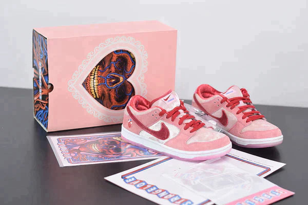 SB Dunk Low Strange Love Skateboards